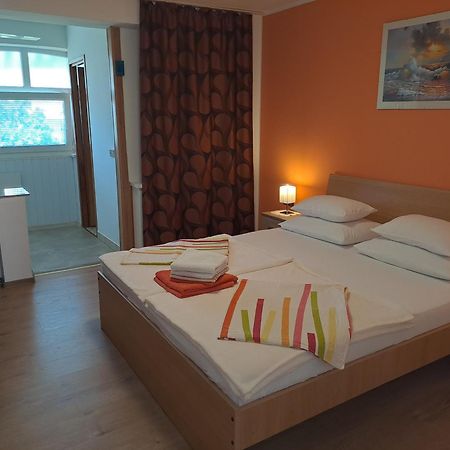 Studio Apartments Maslinik Krk Town Extérieur photo