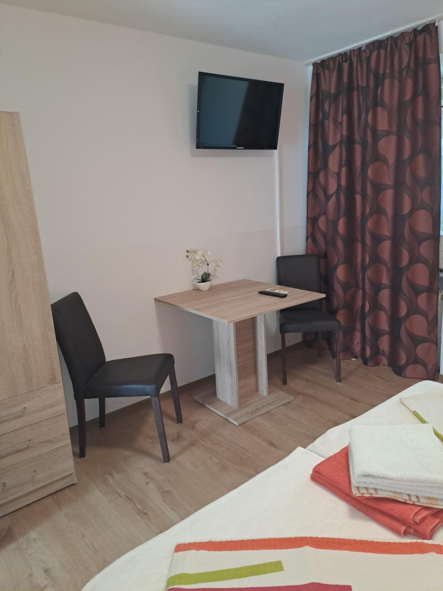 Studio Apartments Maslinik Krk Town Extérieur photo