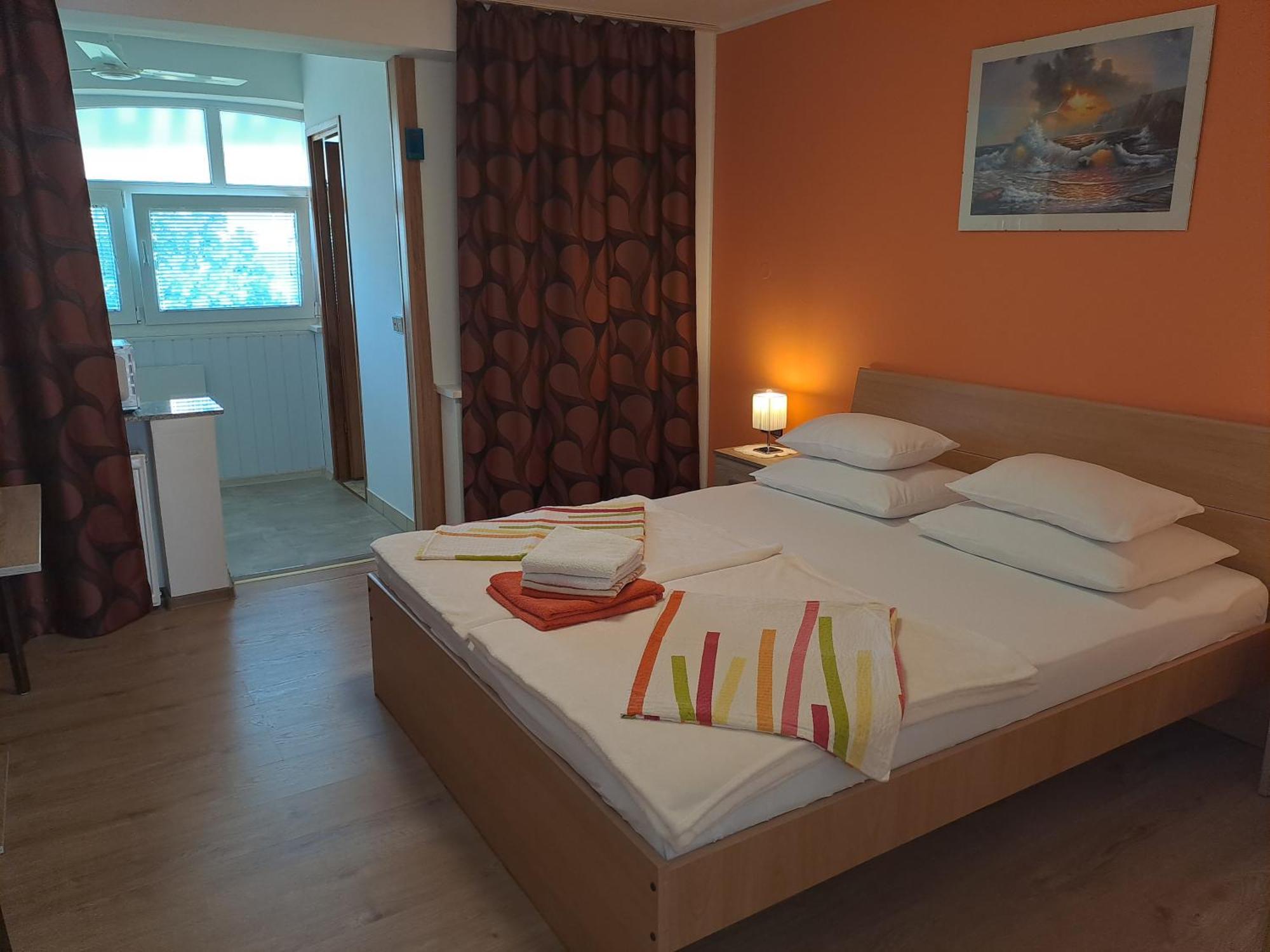 Studio Apartments Maslinik Krk Town Extérieur photo